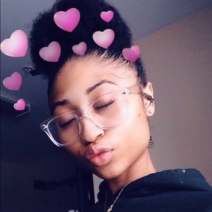 Meet your Posher, Mikala